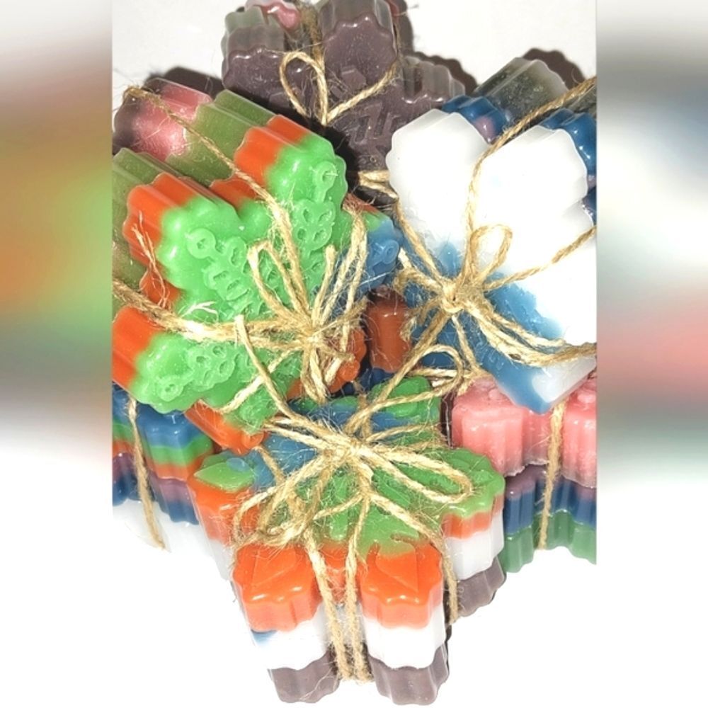 Hand crafted snowflake 3piece waxmelts from our Winter Wonderland collection - Picture 3 of 9
